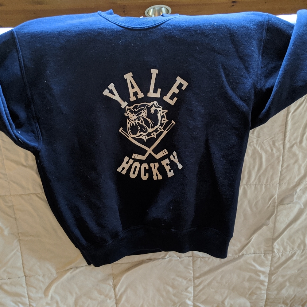 Men's medium Yale hockey sweatshirt